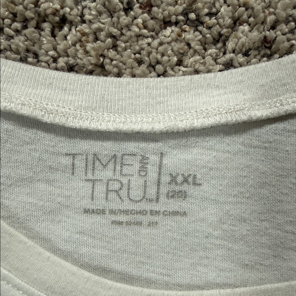 Women’s Graphic Tee Bundle size XXL - Picture 11 of 12